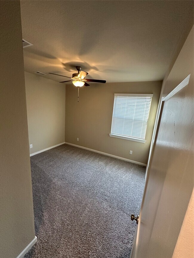 Building Photo - 9442 Starlight Oak Dr