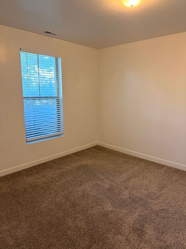 Building Photo - 4827 S Jordan Pkwy W