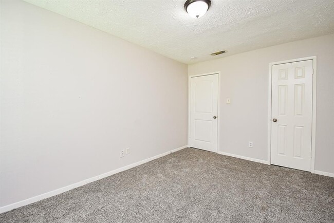 Building Photo - 2931 Jenny Dr