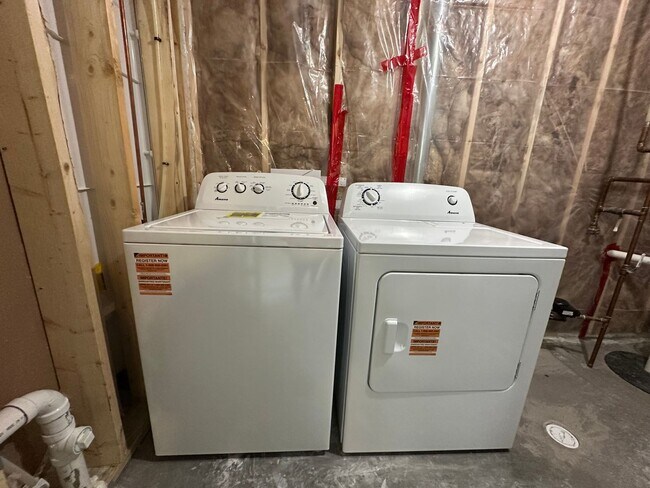 Building Photo - 4-Bedroom, 2-Bathroom Twin Home in South Fargo!