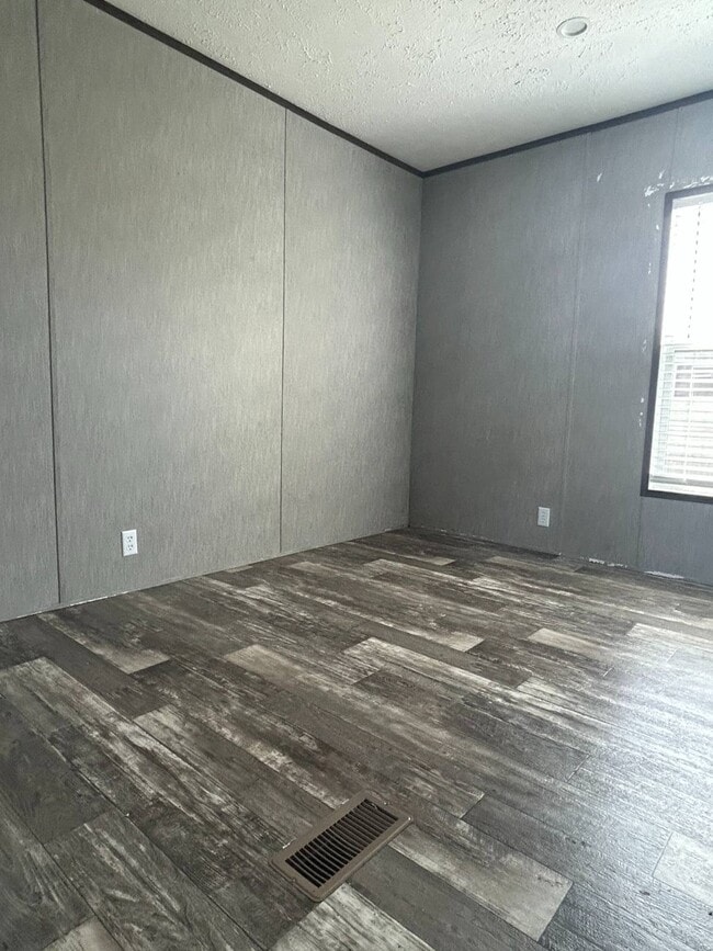 Building Photo - 575 Payne Creek