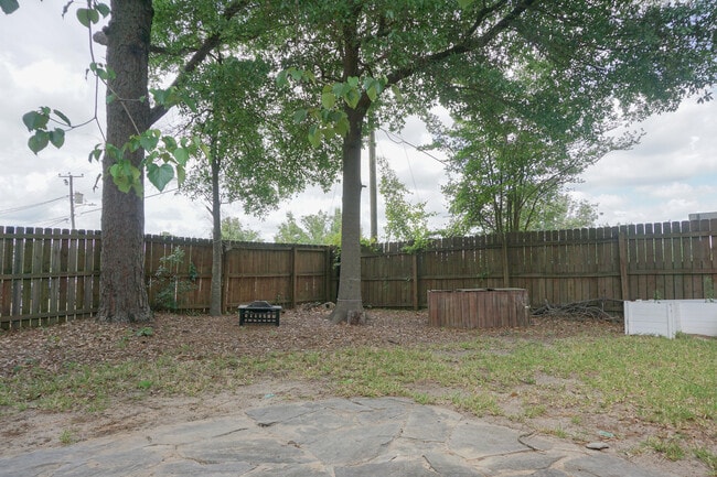 Building Photo - 212 Ladue Ave