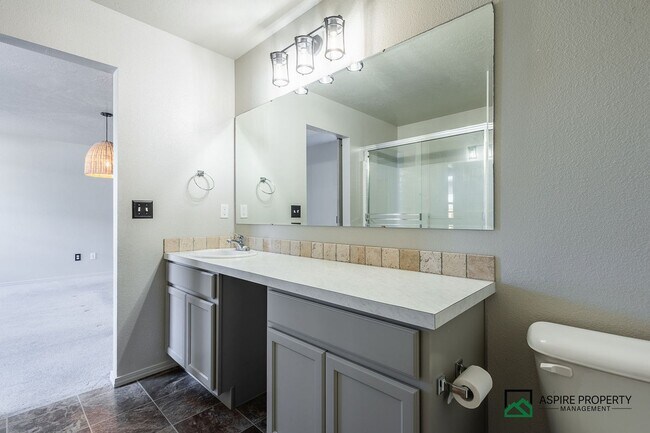 Building Photo - 4 Bed 2 Bath home for rent