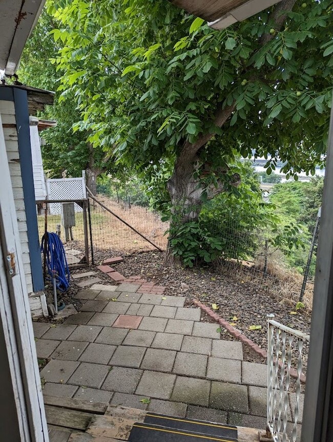 Building Photo - Attractive 3 bedroom 2 bath House in Quiet Lewiston Neighborhood