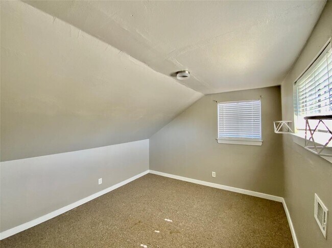 Building Photo - 2704 Palomino Dr