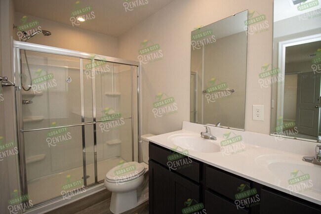 Building Photo - Modern 4 Bedroom Home ~ Minutes to Fort Jackson ~ Available May 2026!