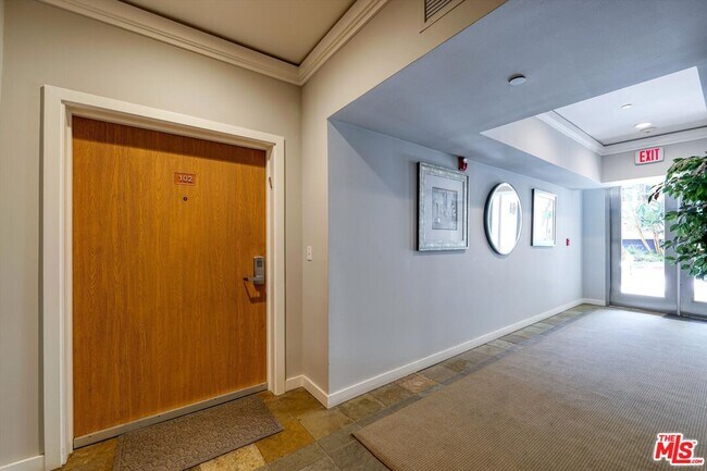 Building Photo - 130 N Swall Dr
