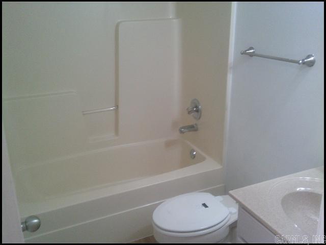 Building Photo - 400 Maxine Ave