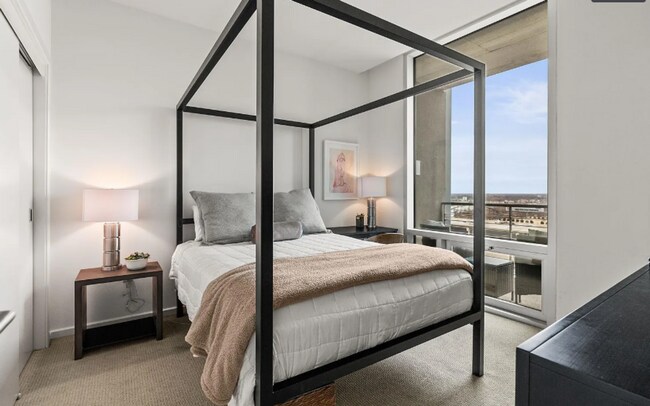 Building Photo - River Market Tower - Unit 1407