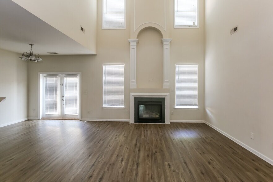 Building Photo - 6737 Sequoia Hills Dr