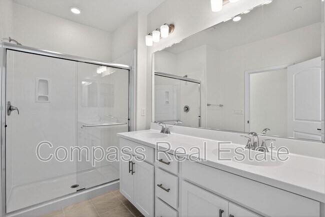 Building Photo - 3814 Norbridge Ave