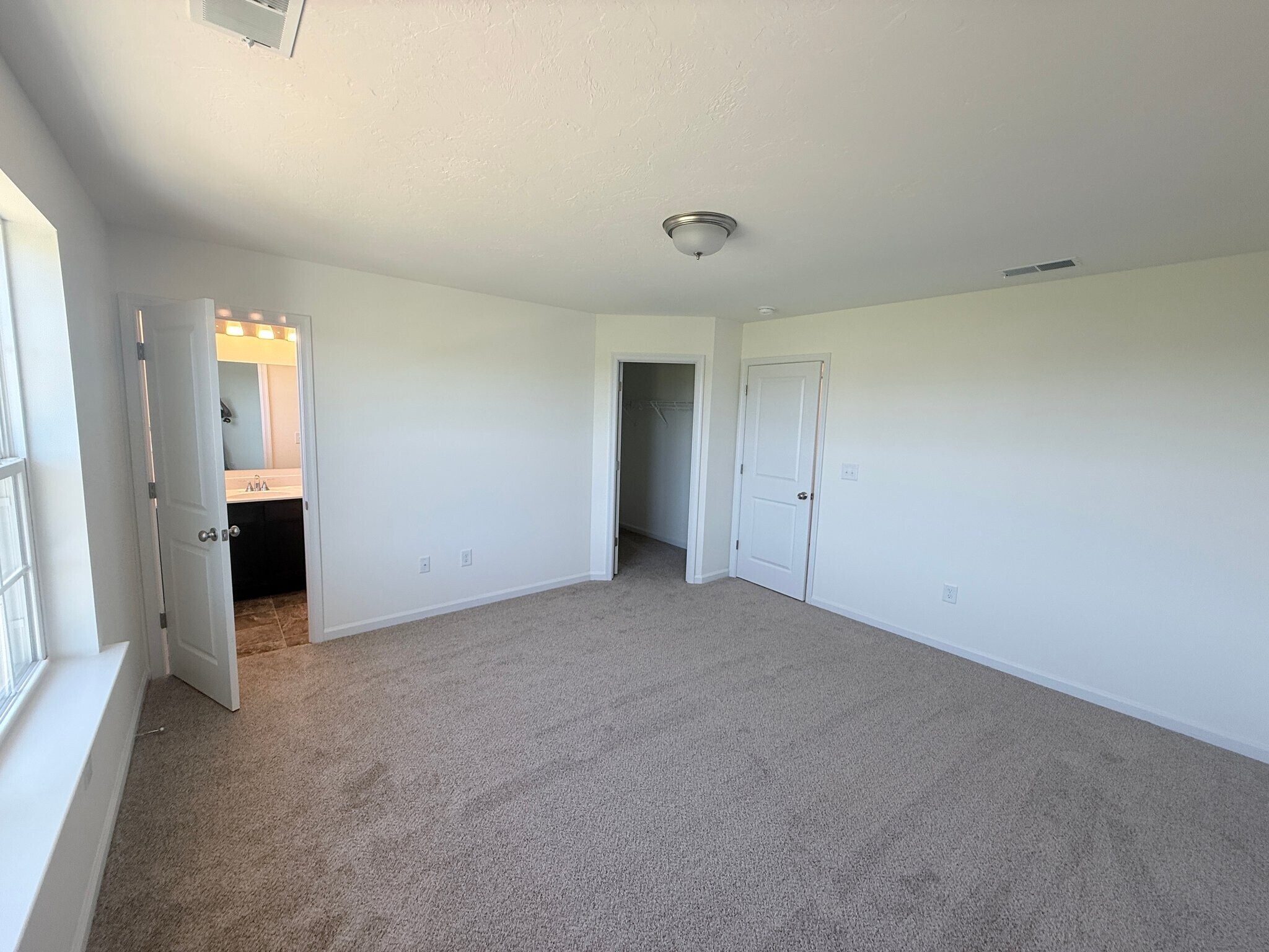 Building Photo - 3621 Fieldstone Dr