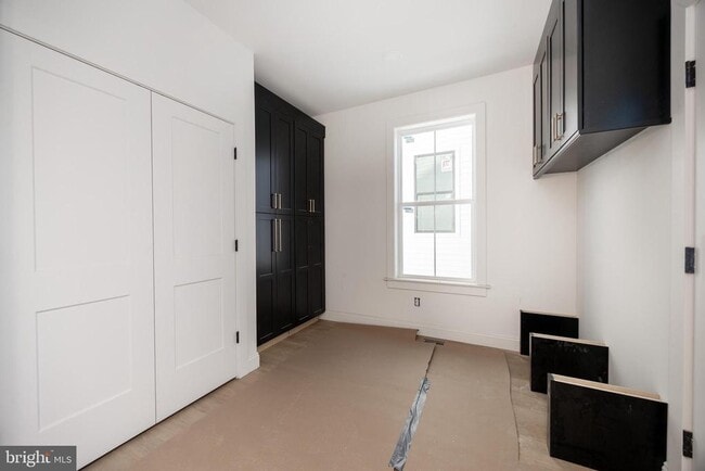 Building Photo - 453 E Franklin St