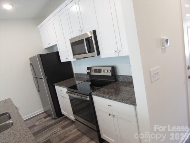 Building Photo - 107 Blakeslee Ct