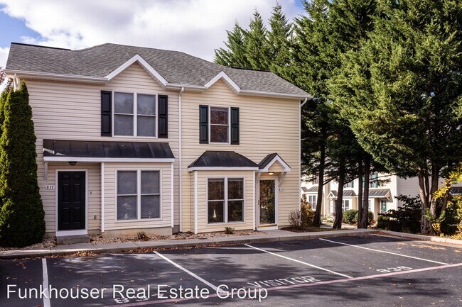 Building Photo - 2 br, 2.5 bath House - 835 Camelot Lane