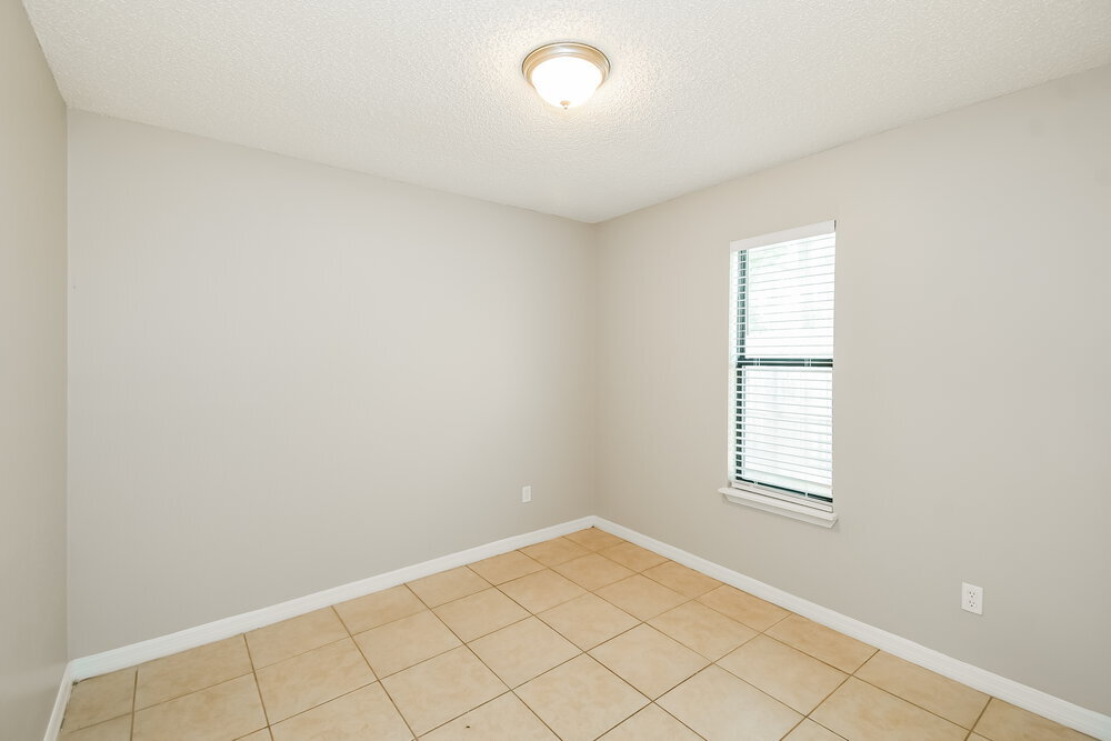 Building Photo - 1834 Manitoba Ct N