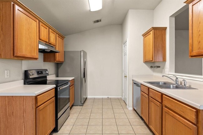 Building Photo - 4807 Golden Gate Dr