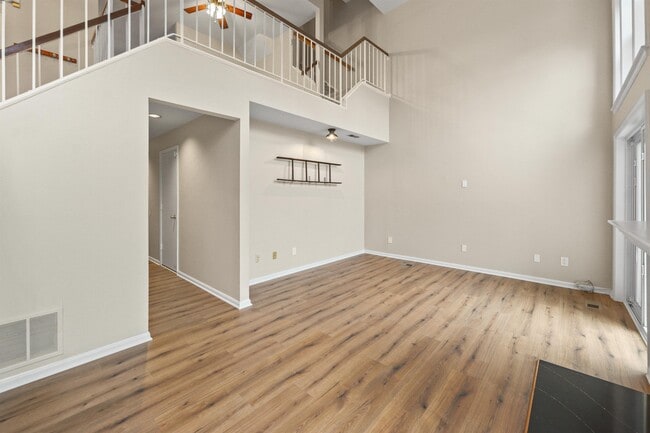 Building Photo - 8852 Thomas Lea Terrace