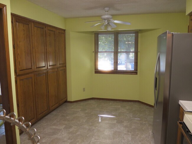 Building Photo - 17 Constance Cir
