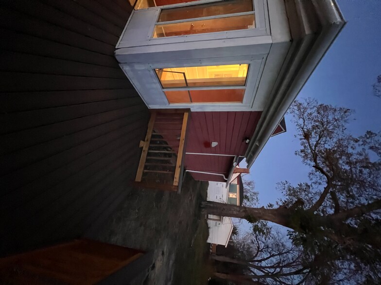 Building Photo - 1152 W High St