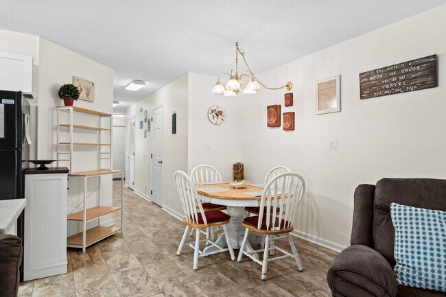 Building Photo - 1890E Auburn Ln