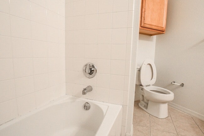 Building Photo - Spacious 3 Bed 2 Bath Unit For Rent in Orl...