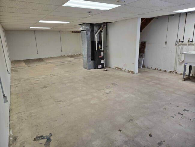 Building Photo - 1054/1056 Zephyr