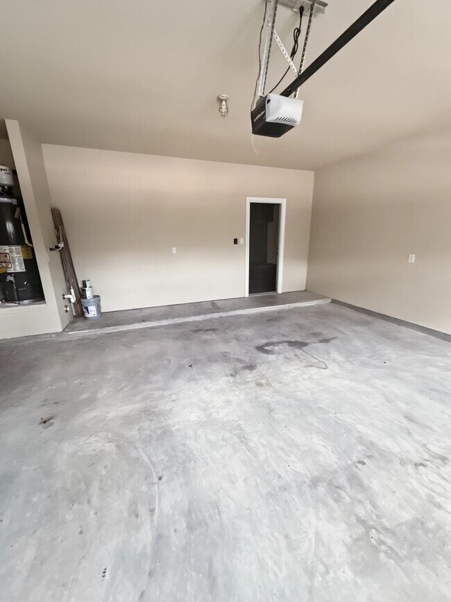 Building Photo - 815 Expedition Way