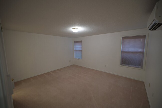 Building Photo - Charming 2 Bed, 2 Bath Condo in Sequim, WA
