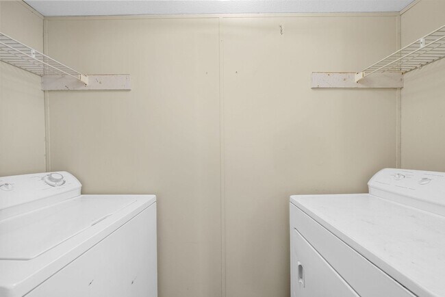 Building Photo - 1845 Evans Rd