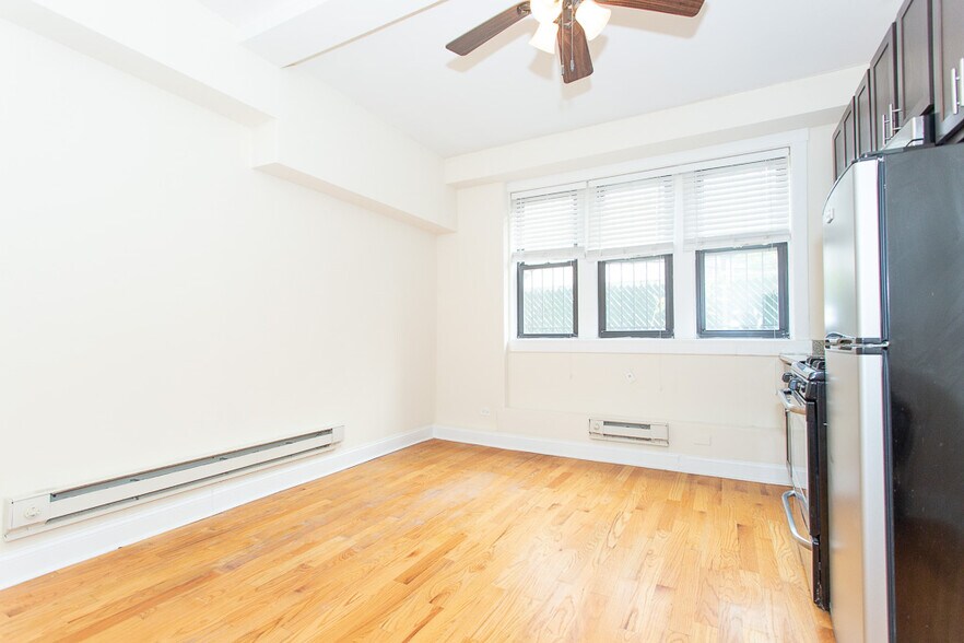 Building Photo - 4738 N Hermitage Ave