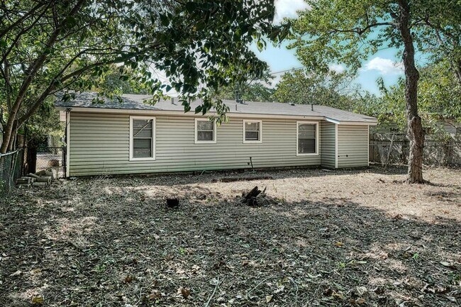 Building Photo - 4906 Gladeview Dr