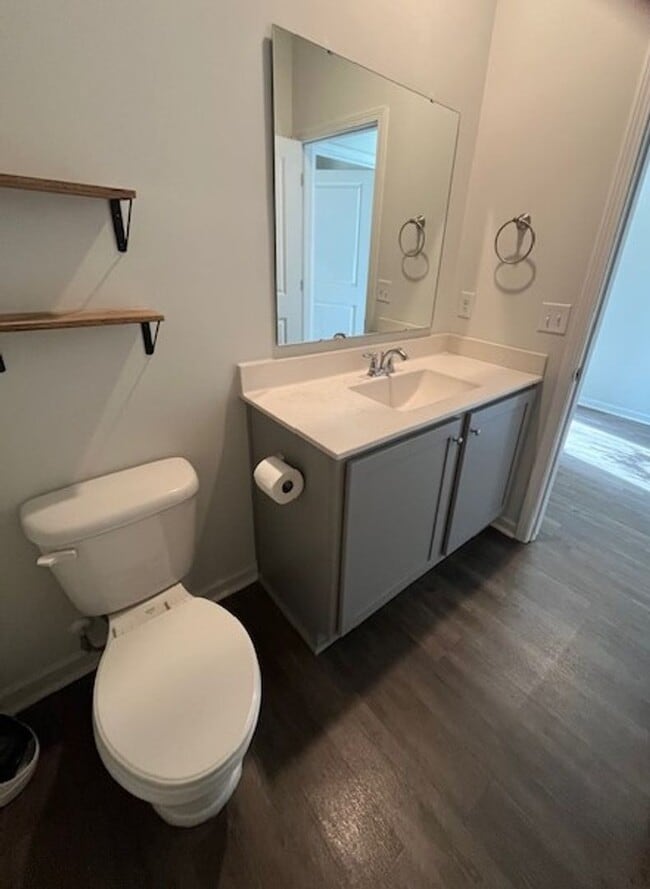 Building Photo - Stunning, Pet Friendly Home!