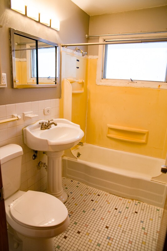 Building Photo - 1104 13th Ave SE