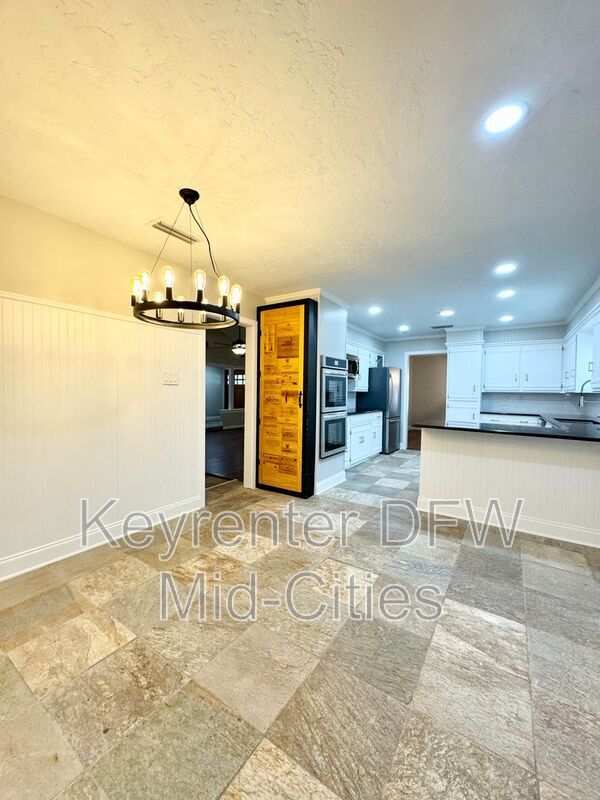 Building Photo - 1608 Durham Dr