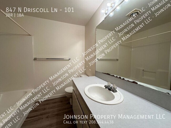 Building Photo - 847 N Driscoll Ln