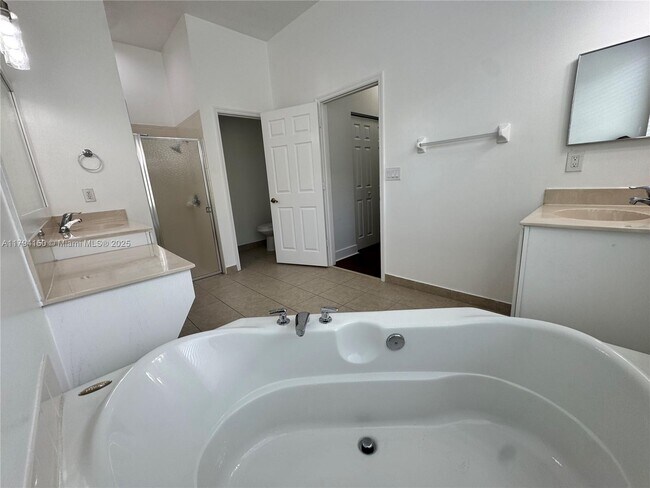 Building Photo - 4451 Laurel Pl