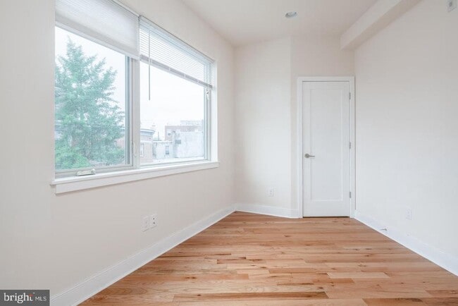 Building Photo - 1242 Point Breeze Ave