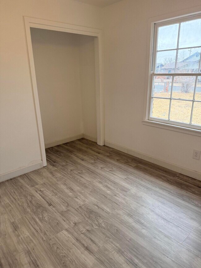 Building Photo - 1801 E 2nd St