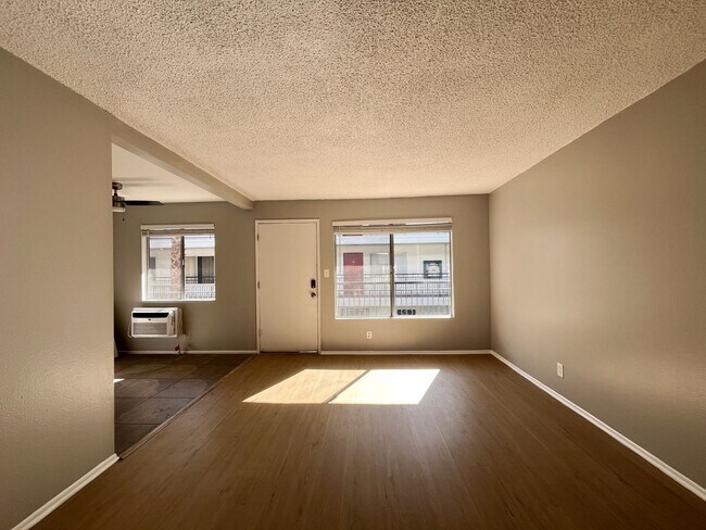 Interior Photo - 833 Fedora St