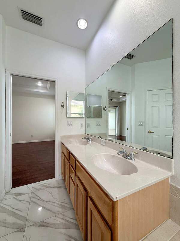 Building Photo - 9512 Greenpointe Dr