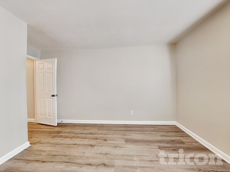 Building Photo - 4585 Hebbard Way