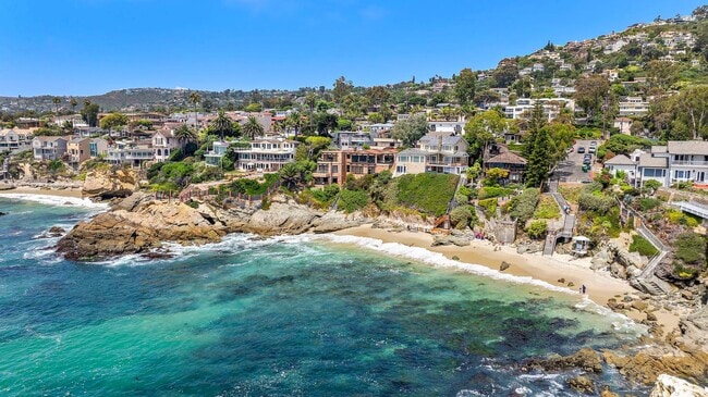 Building Photo - Ever dreamed of living under the sea?!