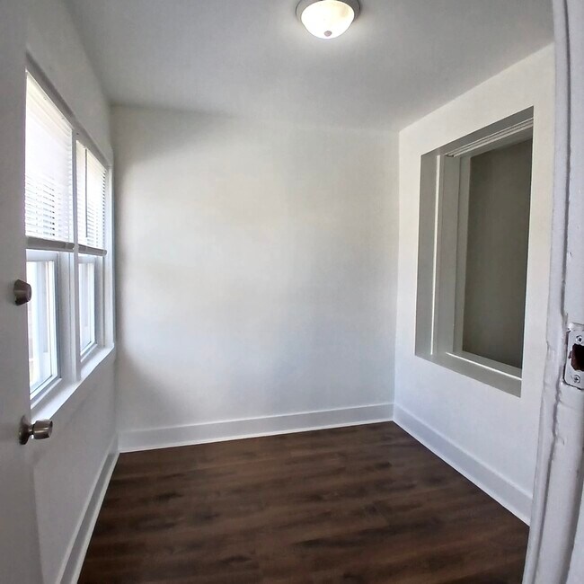 Building Photo - 4876 W Armitage Ave