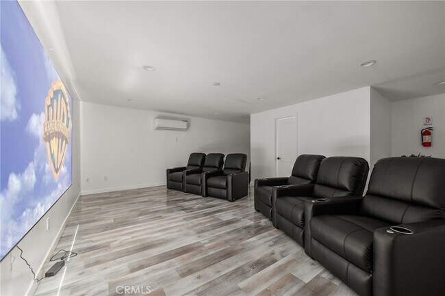 Building Photo - 4630 Cedros Ave