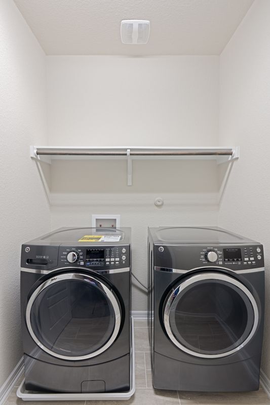 Building Photo - 2212 Dillon Pond Ln