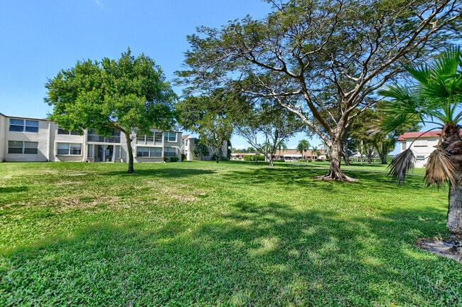 Building Photo - 17 Willowbrook Ln