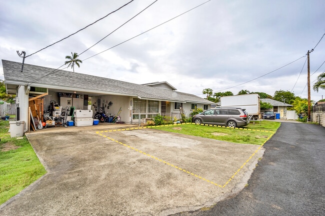 Building Photo - 142 Maluniu Ave