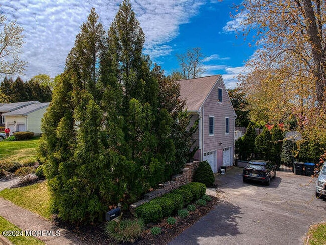 Building Photo - 2125 Millbrook Rd