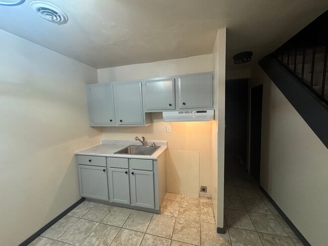 Building Photo - 3904 Sunset Square